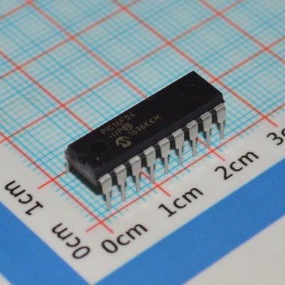 PIC16F54-I/P 8비트 RISC MCU 20MHz 512x12 플래시 25B RAM 12 I/O DIP-18 2-5.5V -40°C~125°C 저전력 <2mA