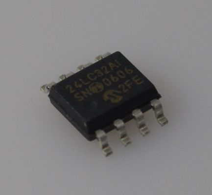 24LC32A-I/SN 32K I2C EEPROM 400kHz 속도 1M 쓰기 사이클 2.5-5.5V 범위 64-바이트 페이지 산업용 등급 저전력 RoHS 컴파일 컴팩트 SOIC-8 패키지
