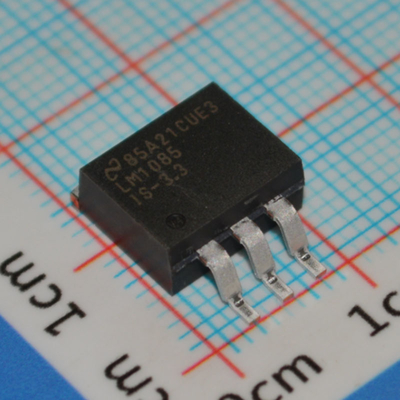 LM1085ISX-3.3 3.3V 고정 3A 출력 저출력 (1.5V) 열 및 전류 보호 TO-263 패키지 4.75V-15V 입력 빠른 반응 산업 온도 (-40°C ~ +125°C)
