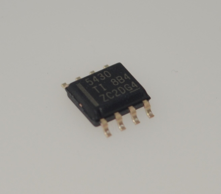 TPS5430DDAR 3A 5.5-36V 넓은 입력 단계 다운 변환기 500kHz 스위칭 높은 효율성 ( 최대 95%) 내부 보상 전력 좋은 신호 열/UVLO 보호 SOIC-8 패키지