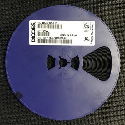 BAS70W-7-F 듀얼 시리즈 쇼트키 다이오드 70V 역전압 200mA 전류 낮은 VF 및 누출 SOT-323 패키지 고속 스위칭 보호 및 RF 회로에 이상적입니다.