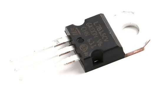 L7815CV-DG 15V 1.5A 선형 조절기 TO-220 열/단회로 보호 ±4% 정확도 -40°C ~ +125°C