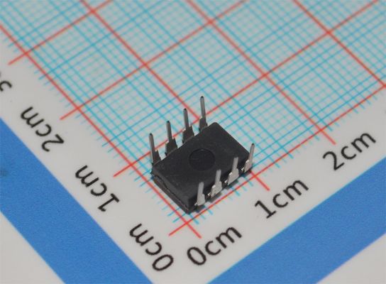 LP2951CN 5V/ADJ 150mA LDO 레귤레이터 3V-30V 입력 ±0.5% 정확도 TO-220/DIP-8 -40°C ~ +125°C 저 대기 전류