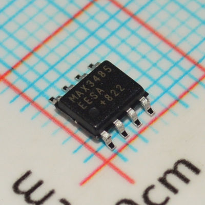 MAX3485EESA 3.3V RS-485/RS-422 트랜시버 10Mbps 1/8 유닛 로드(256 노드) ±15kV ESD SOIC-8 -40°C ~ +85°C