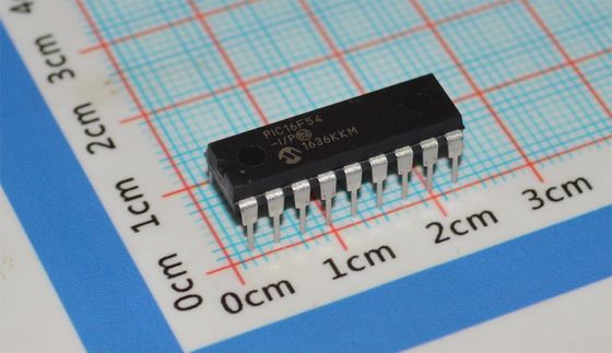PIC16F54-I/P 8비트 RISC MCU 20MHz 512x12 플래시 25B RAM 12 I/O DIP-18 2-5.5V -40°C~125°C 저전력 <2mA