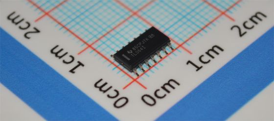 TL064IDR 쿼드 저소음 JFET 오프 앰프 1MHz 대역폭 ±18V 공급 5pA 입력 편향 10mV 오프셋 SOIC-14 -40°C ~ +125°C 산업용
