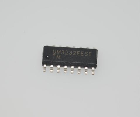 UM3232EESE 3V-5.5V RS-232 트랜시버 1Mbps 2Tx/2Rx ±15kV ESD SOIC-16 -40°C ~ +85°C