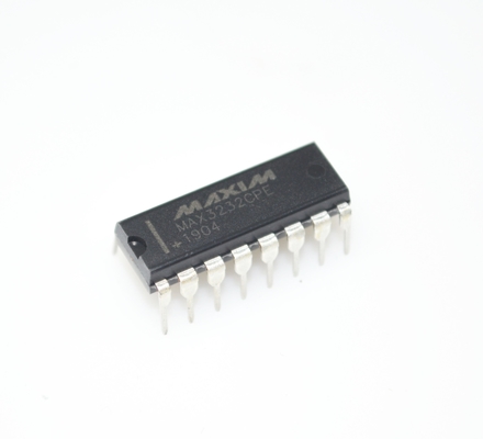 MAX3232CPE RS-232 트랜시버 ±15kV ESD 보호 3.0-5.5V 광범위 전압 1μA 저전력 250kbps 데이터 속도 2 드라이버/2 수신기 DIP-16 패키지 산업 통신용