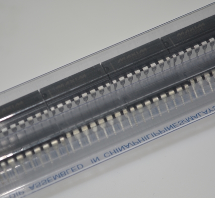 MAX3232CPE RS-232 트랜시버 ±15kV ESD 보호 3.0-5.5V 광범위 전압 1μA 저전력 250kbps 데이터 속도 2 드라이버/2 수신기 DIP-16 패키지 산업 통신용