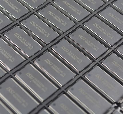 IS42S16320B-7TL SDRAM 64Mb 밀도 166MHz 속도 3.3V 운영 16Mx16 조직 LVTTL 인터페이스 산업 온도 (-40°C~85°C) 컴팩트 TSOP-II 패키지 높은 신뢰성