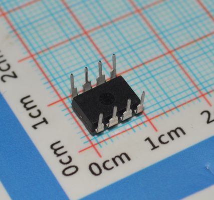 AD820AN 연산 증폭기 5MHz BW 16V/µs 슬루율 단일/이중 전원 공급 장치 저전류 1.8mA 레일-투-레일 출력 -40°C~125°C 8핀 DIP/SOIC 산업 등급