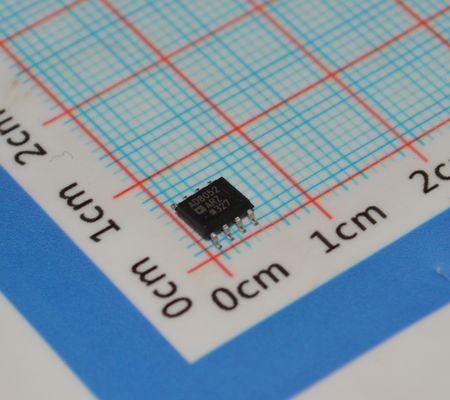 AD8052AR 고속 300MHz 연산 증폭기 저잡음 4.5nV/√Hz 5V 작동 레일-투-레일 출력 저왜곡 및 비디오/ADC 버퍼용 160mA 출력 드라이브