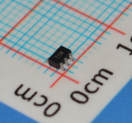 ADT6501SRJZP085RL7 정밀 85°C 온도 스위치 ±0.5°C 정밀 2.7V-5.5V 공급 6μA 초저전력 오픈 드레인 출력 SOT-23 IoT/포터블 장치용 패키지