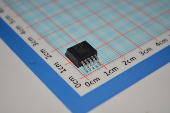 AP1501-K5G-13 5V/3A 스텝다운 컨버터, 4.5-40V 입력, 90% 효율, 낮은 대기 전류, 열 차단, 500kHz 주파수 & SOT-23 패키지