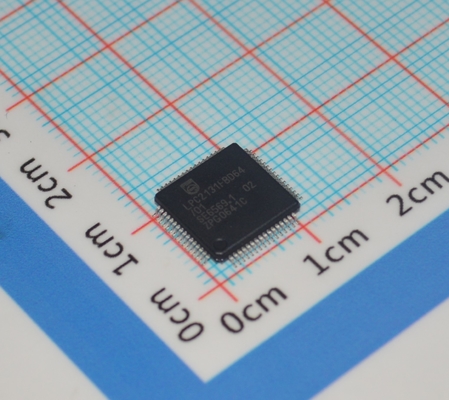 LPC2131FBD64/01,15 ARM7 MCU 32비트 RISC 코어 64KB 플래시 16KB 램 60MHz 속도 USB 2.0 2x UART 64-LQFP -40°C ~ +85°C 산업용