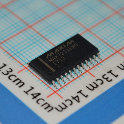 MAX7221EWG+T 8자리 LED 디스플레이 드라이버 SPI 인터페이스 10MHz 시리즈 데이터 레이트 2.7V-5.5V 운영 개별 LED 제어 및 24 핀 넓은 SOIC 패키지
