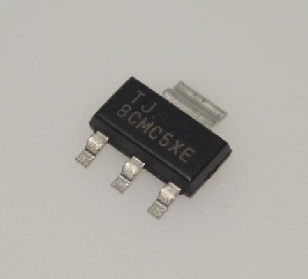 TLV1117LV33DCYR 800mA LDO 3.3V 고정 출력 1% 정확도 낮은 드롭아웃 전압 과전류 및 열 보호 -40°C ~ 125°C 세라믹 커패시터로 안정 SOT-223 패키지