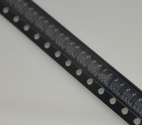 SPX3819M5-L-3-3/TR 3.3V 500mA 초저소음 (30μVRMS) LDO는 1% 정확도를 허용하는 저출압 전류 및 열 보호 및 2.7V-16V 넓은 입력 범위