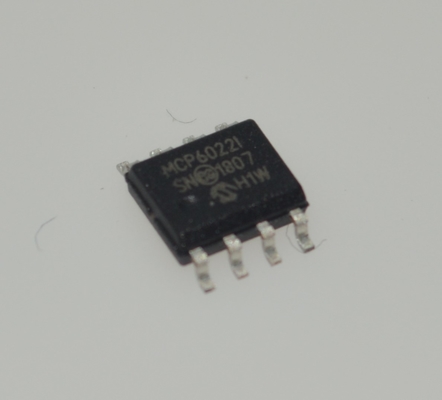 MCP6022-I/SN 듀얼 연산 증폭기 2.7-5.5V 광전압 10MHz 대역폭 7V/μs 슬루율 120dB CMRR 레일-투-레일 I/O 0.9mA 저전력 SOIC-8 패키지 산업용 등급