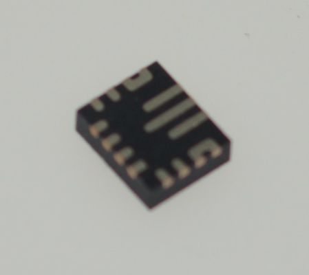 TPS63070RNMR 벅-부스트 컨버터 2.5-12V 입력 2A 스위치 96% 효율 1.8-5.5V 조절 가능 출력 전력 절약 모드 25µA IQ 강제 PWM 3x3mm QFN 패키지