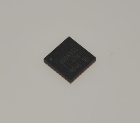 ADS8363SRHBR ADC 16비트 해상도 500kSPS 처리량 6채널 동시 샘플링 저전력 (85mW) 병렬 인터페이스 ±2.5V 양극적 입력 내부 참조 64핀 QFP 패키지