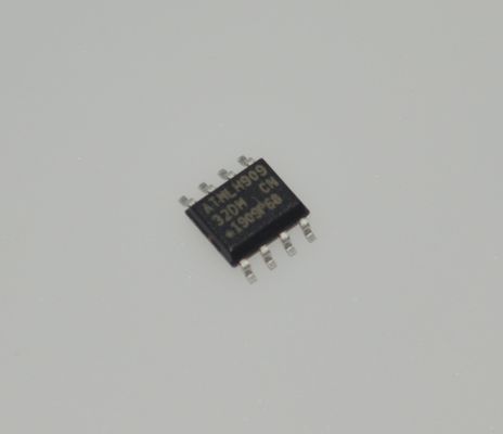 AT24C32D-SSHM-T 32Kb I2C 직렬 EEPROM 1.7V ~ 5.5V 광전압 1MHz 속도 32바이트 페이지 하드웨어 WP 1M 쓰기 사이클 100년 보존 SOIC-8 산업 온도