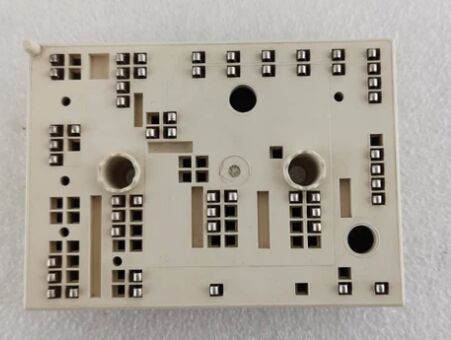 35ACC12F4V1 12V 3.5A 자동차 PNP 트랜지스터 낮은 VCE (sat) 250mV 높은 전류 증가 SOT-223 패키지 AEC-Q101 차량의 부하 전환 및 모터 제어에 적합
