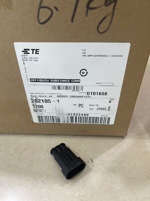 282105-1 3 위치 5.0mm Pitch Wire-to-Board Header 수직 구멍을 통해 덮인 마찰 잠금 양극화 9A 등급 전원 공급 및 산업 제어