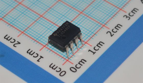 TLC549CP 8비트 ADC 40ksps 4MHz 시계 단일 공급 3-6V DIP-8 ±0.5LSB INL 저전력 <15mW -40°C ~ +85°C